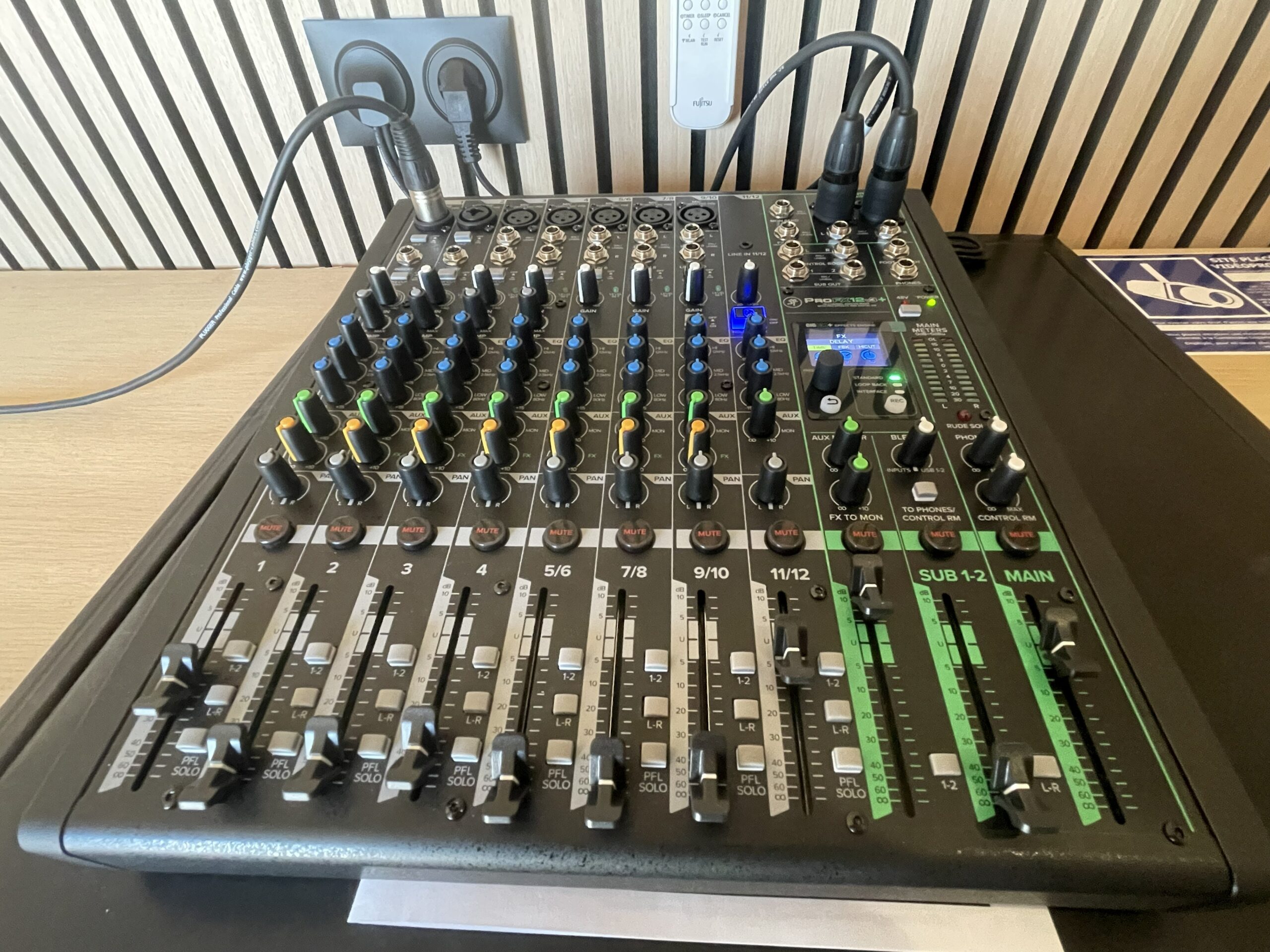 Table de mixage à disposition au JAM Studio de Montélimar